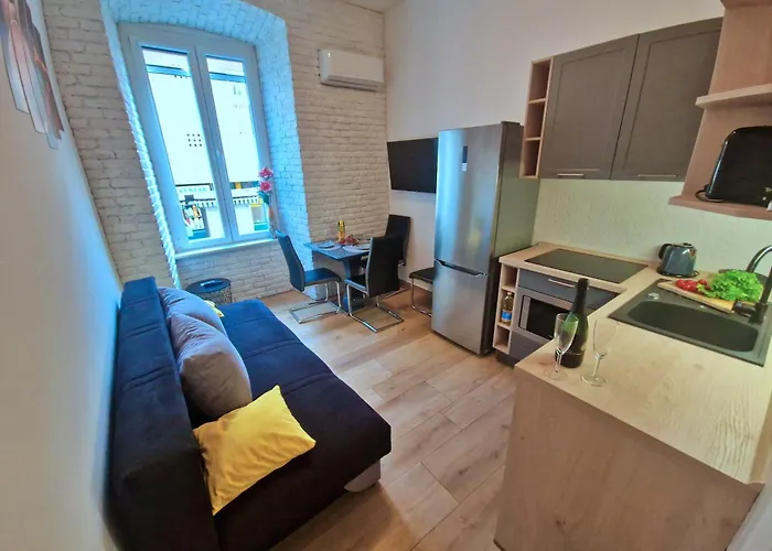 Lola\'S Place