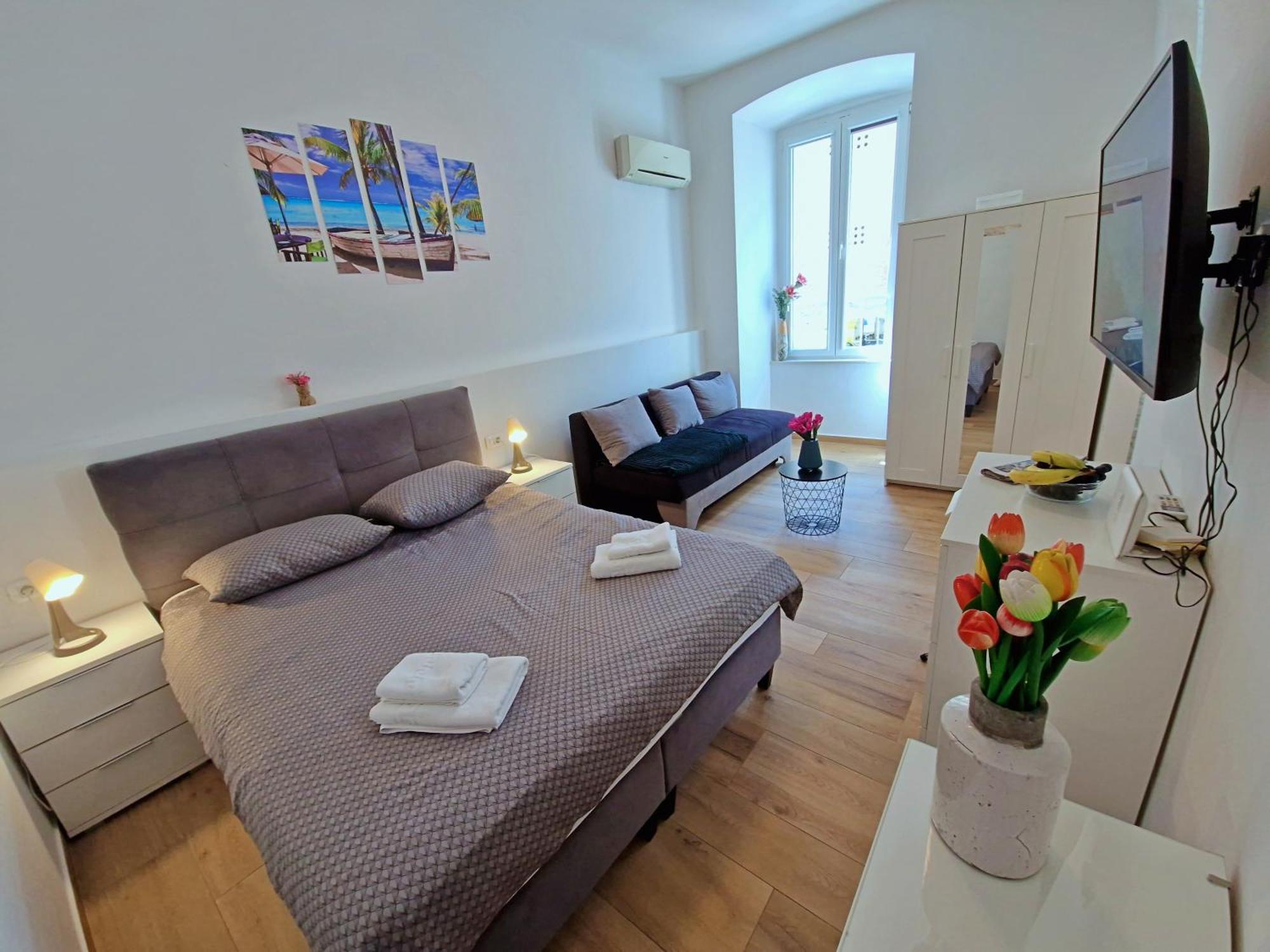 Lola's Place Apartment *